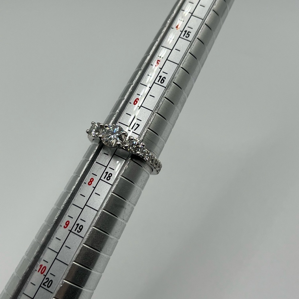 Moissanite ring - Picture 4 of 5